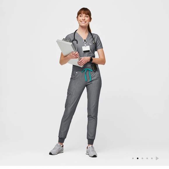 FIGS Women's Zamora Scrub Pants. - Picture 2 of 9